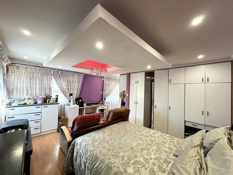 5 Bedroom Property for Sale in Southernwood Eastern Cape